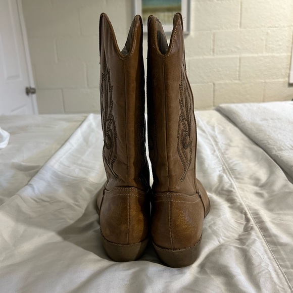 Coconuts women’s size 7.5 brown cowboy boots. - Picture 2 of 9